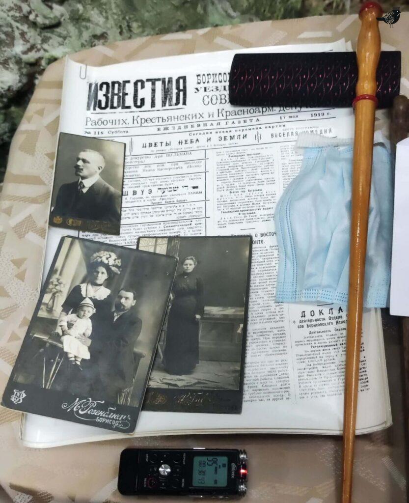 The photos show citizens of the last century.