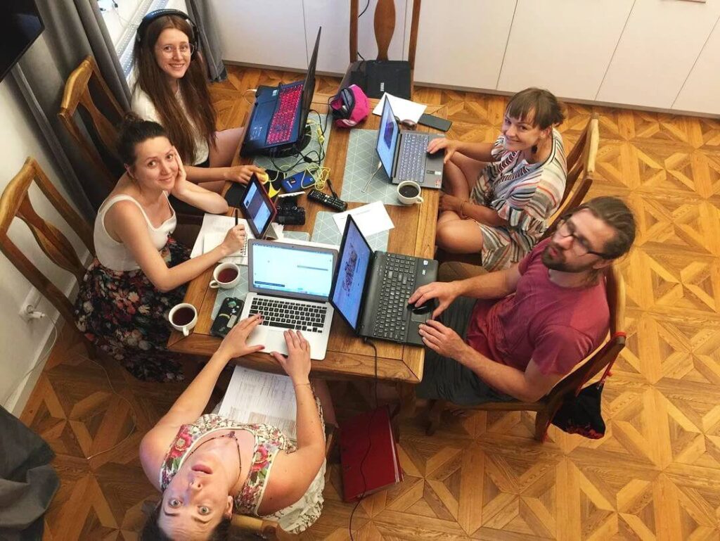 Дзень чацвёрты. Фота 27. Працоўны Зум з беларусамі