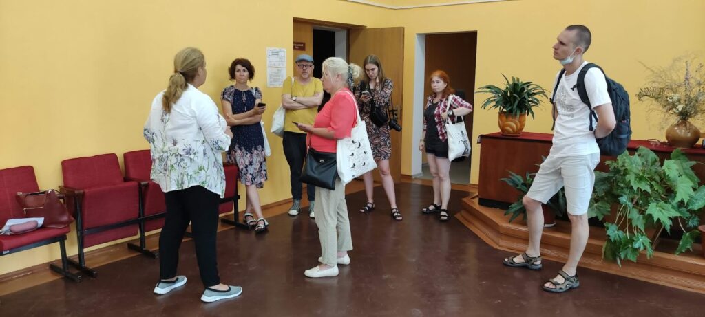 Дзень чацвёрты. Фота 3. Разглядаем былую белую сінагогу знутры